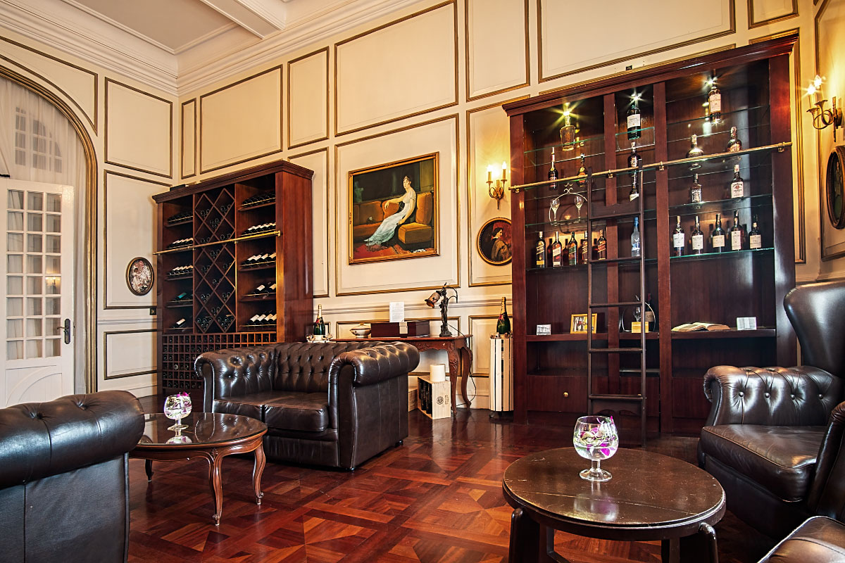 Chesterfield sofa fits in style and comfort.