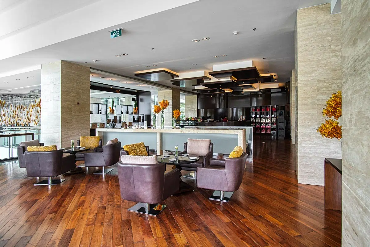 Brown tones soften the large lounge area while the bar provides some privacy.