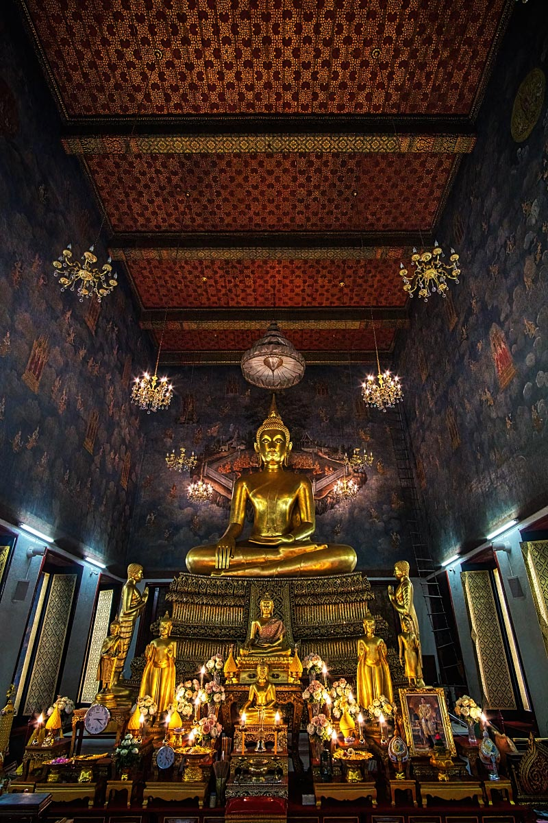 The altar is full of flowers and precious items, including a representative of time – the clock.