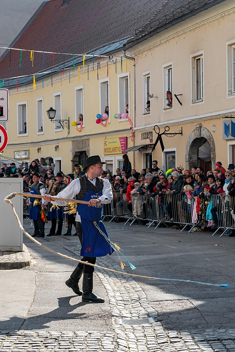 Those more experienced did a very loud snap.