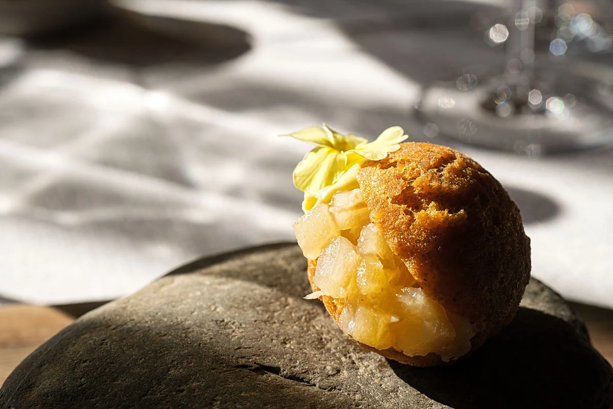 Apple and horseradish chutney in a crunchy ball