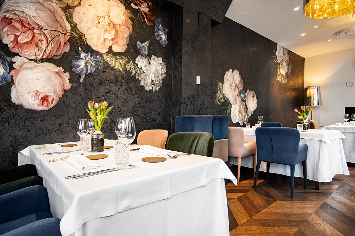 The latest annex is a counterweight to the traditional. Still cozy and airy at the same time.