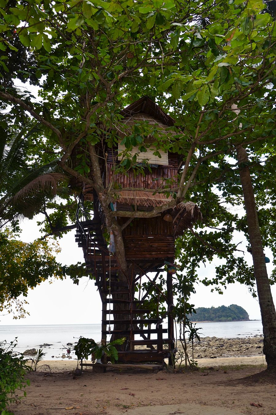 Tree house for a lovebirds ;)