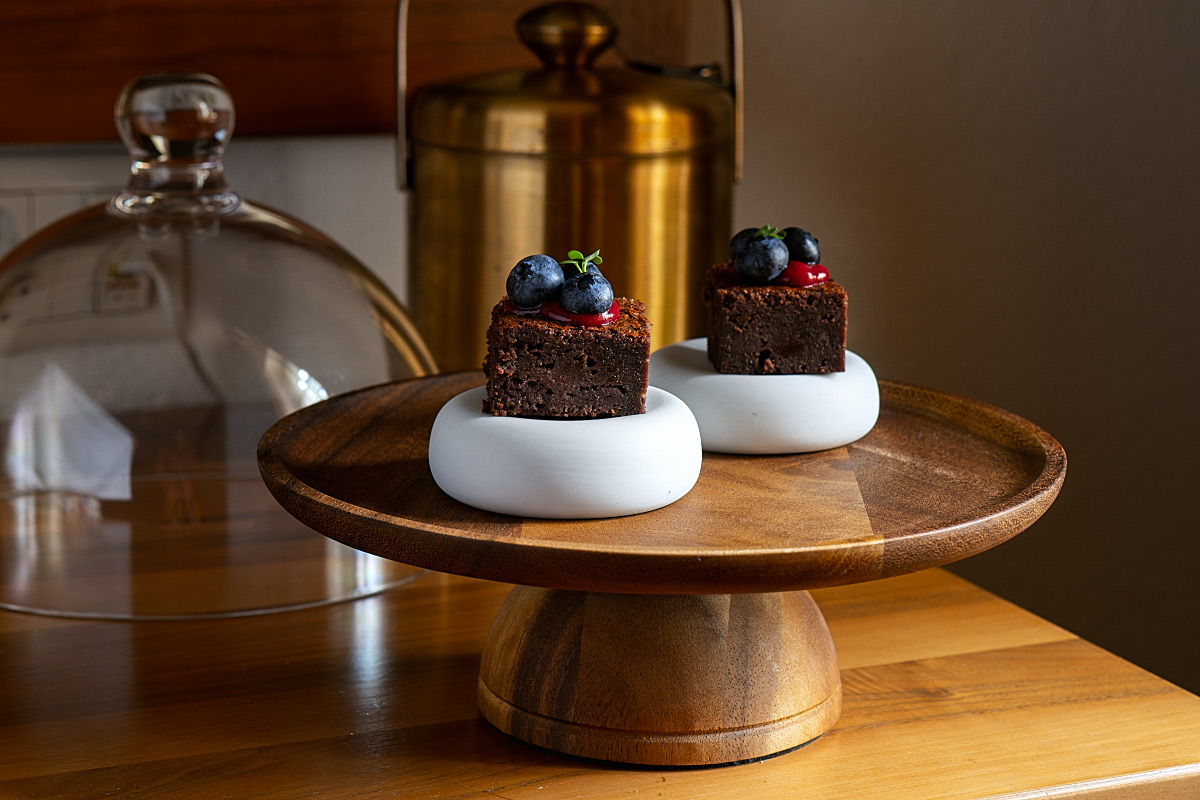 Two delicious brownies were waiting beneath a glass cloche when we arrived.