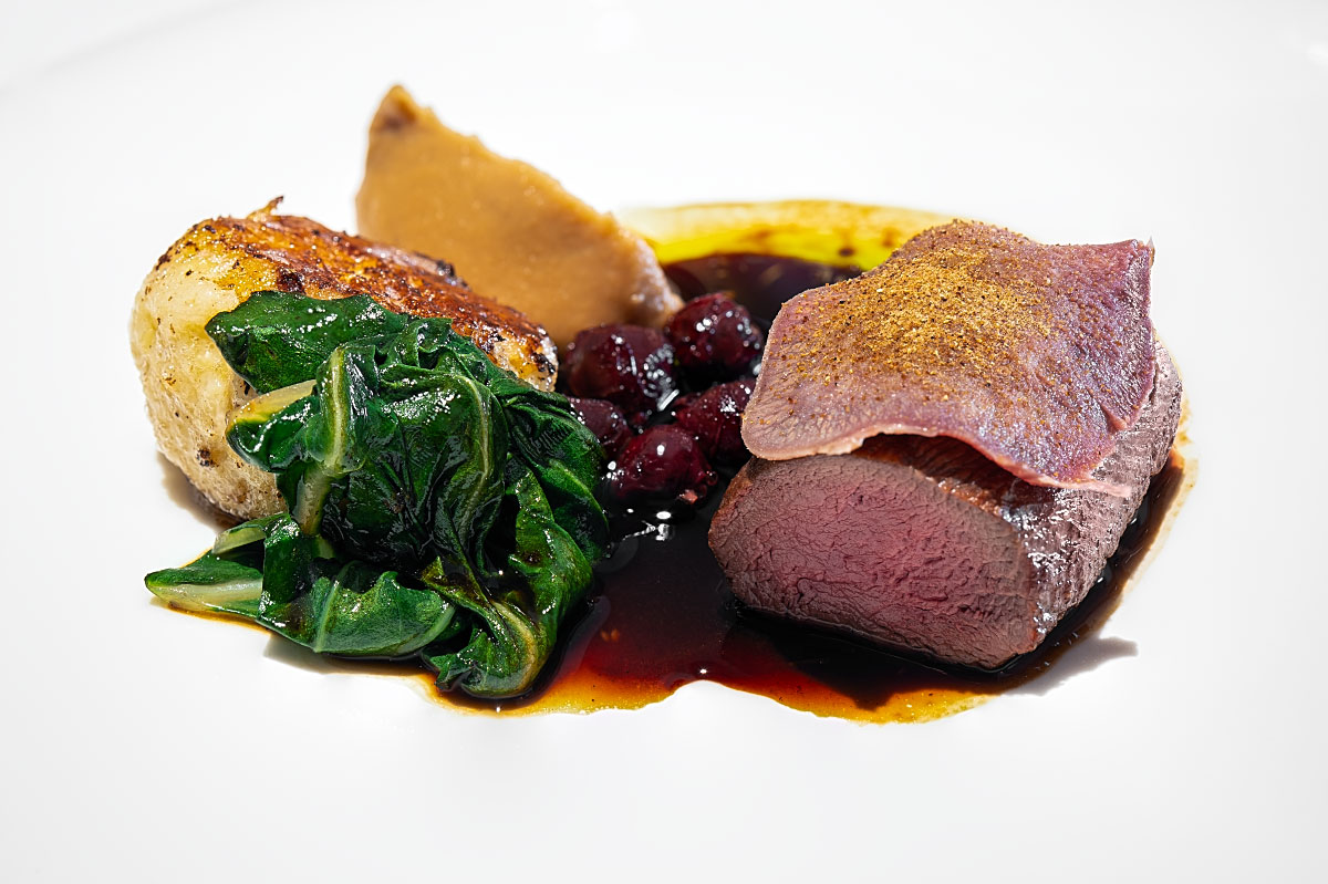 Roe deer from Kočevje carried the forest theme into the main course.