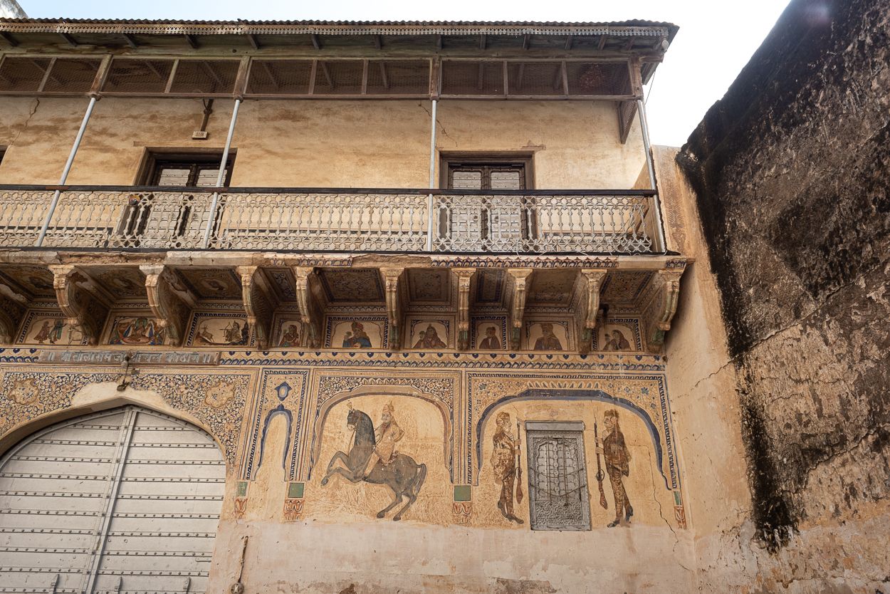  Churu, India: A Hidden Gem of Rajasthan. People And Mansions