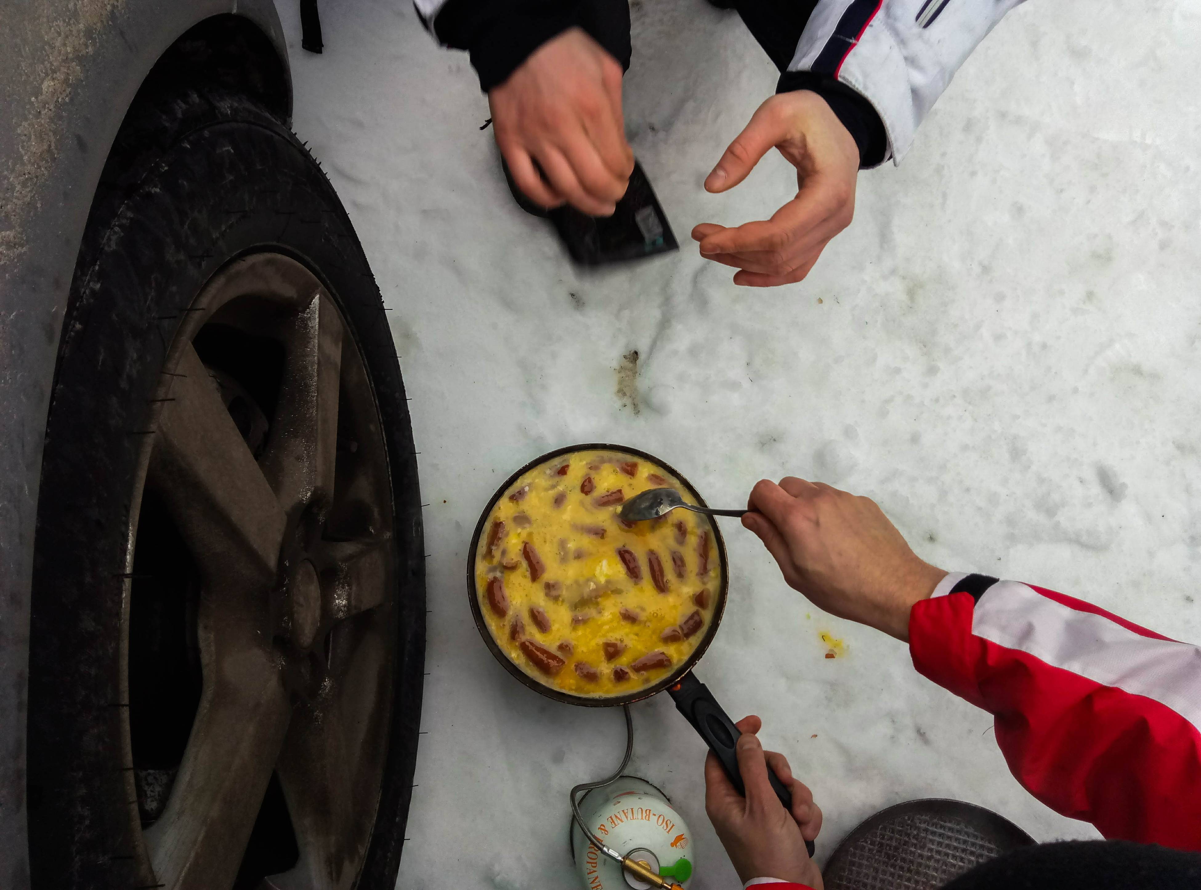 
My trip to the ski resort Bukovel. Part 4 - How we cooked eggs in a car parking lot