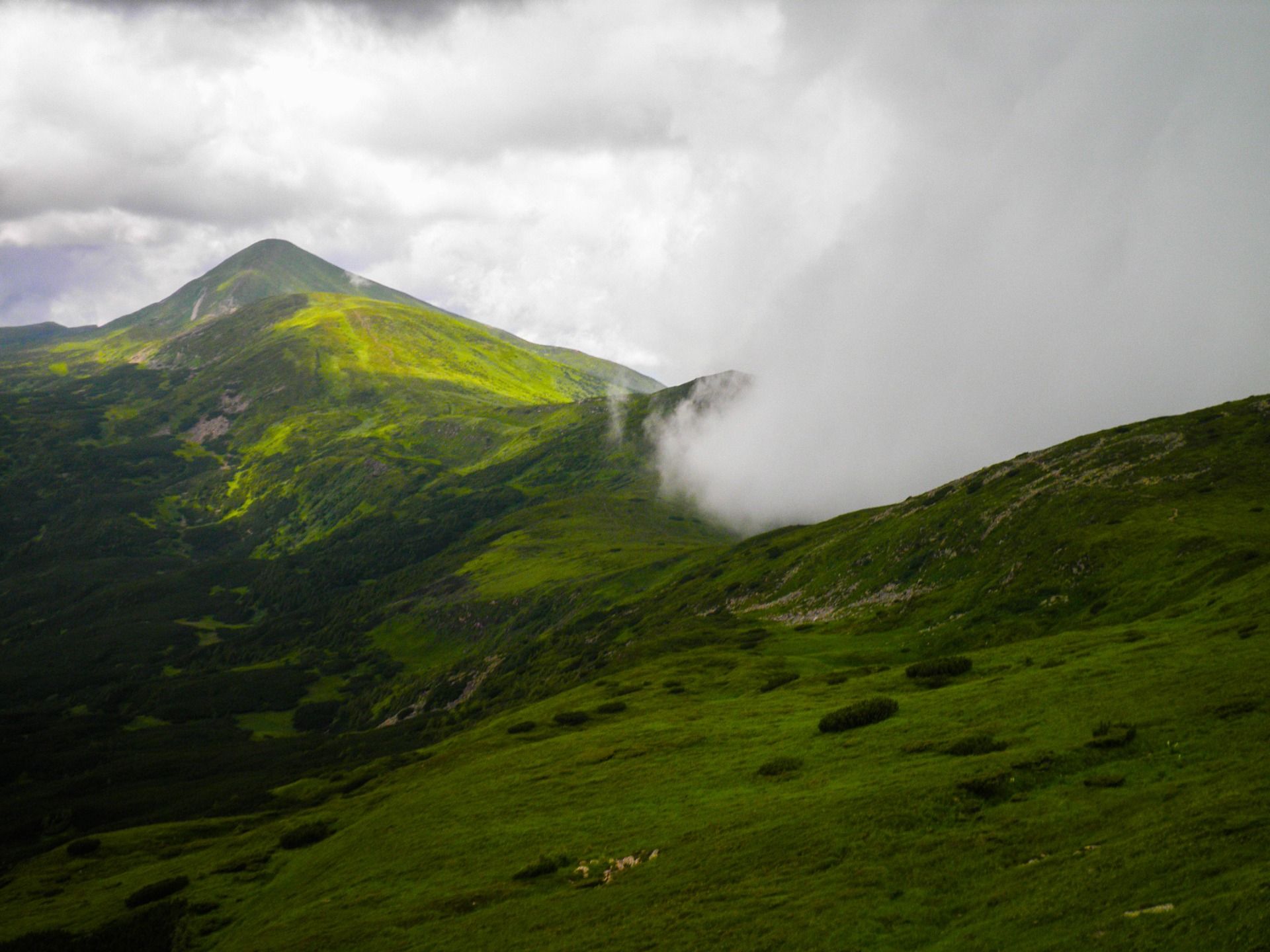 Journey to the highest mountain lake in Ukraine
