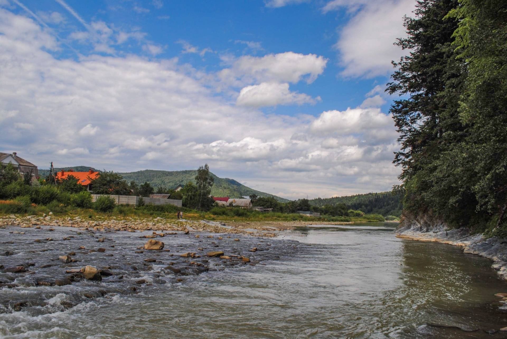 My rest in the Carpathian village Oryavchyk. On the river bank