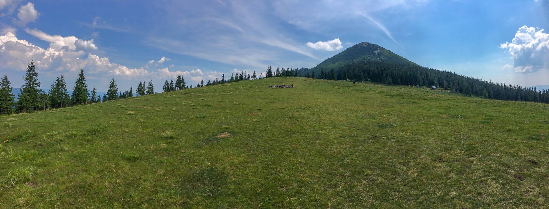 Panorama of the ascent to Mount Synyak