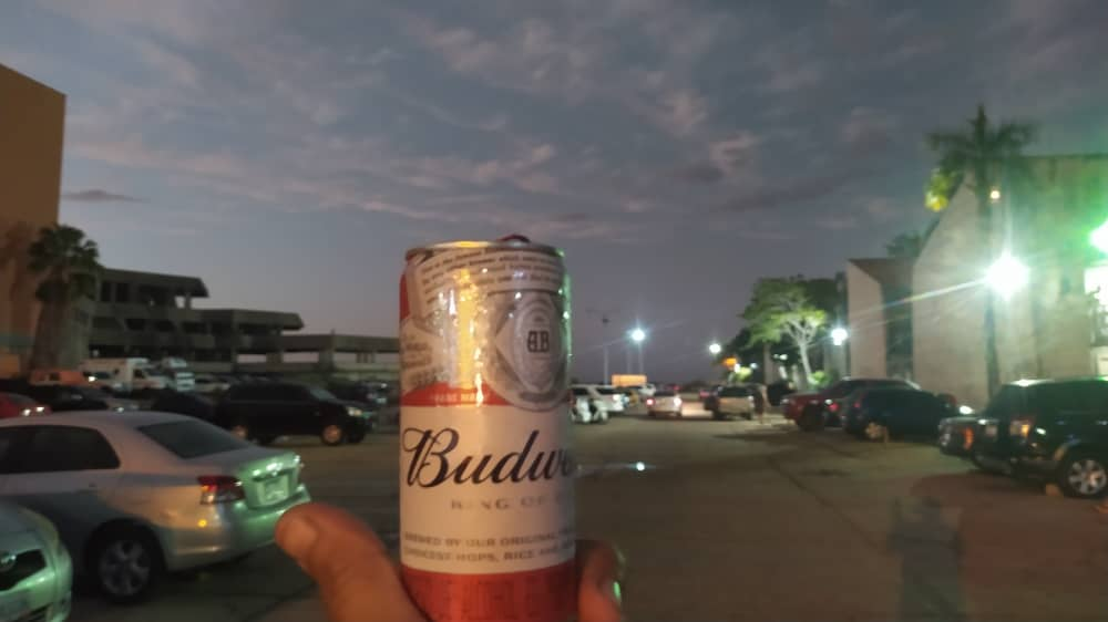 despues de la tarde nos vinimos a descansar a la lecheria en el complejo doral beach, nada mejor que llegar y tomar una cerveza bien fria.