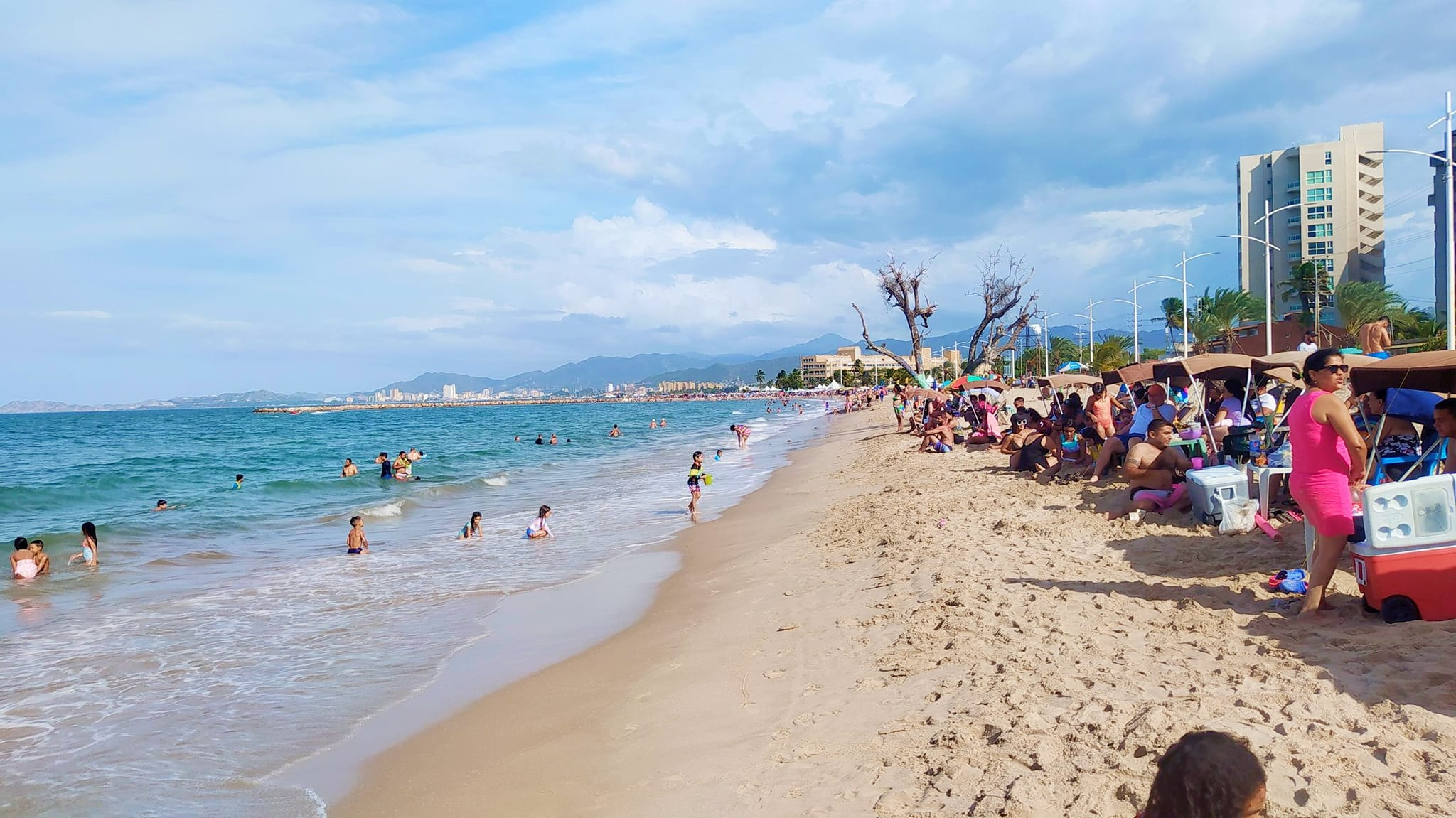 a lot of tourists enjoying the tasty sea