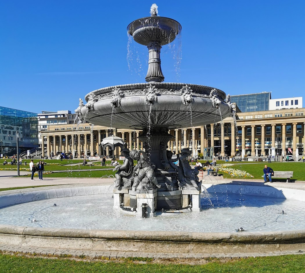 View to the fountain and the Königsbau