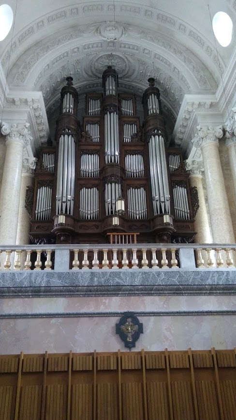 the huge organ on the gallery