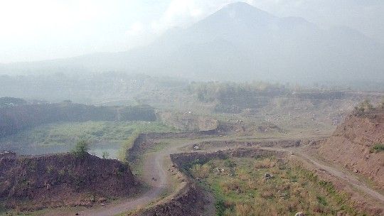 Unveiling the Hidden Paradise of Ranu Manduro: Beauty of a Lake Formed in Abandoned Sand Mines