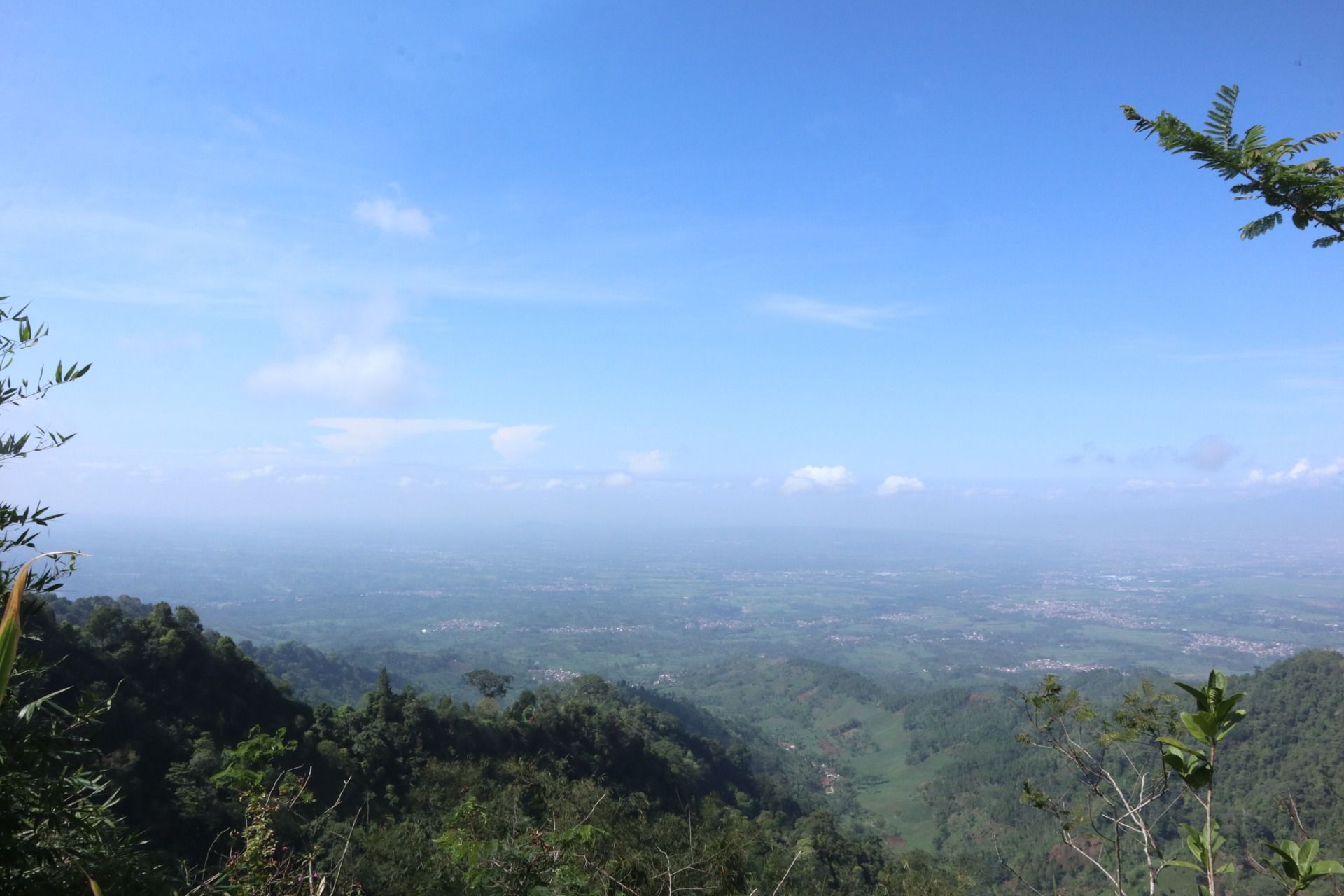 Navigating the Beauty of Solo Hiking to Mt. Tanggung: A Tale Amidst Mist and Graves