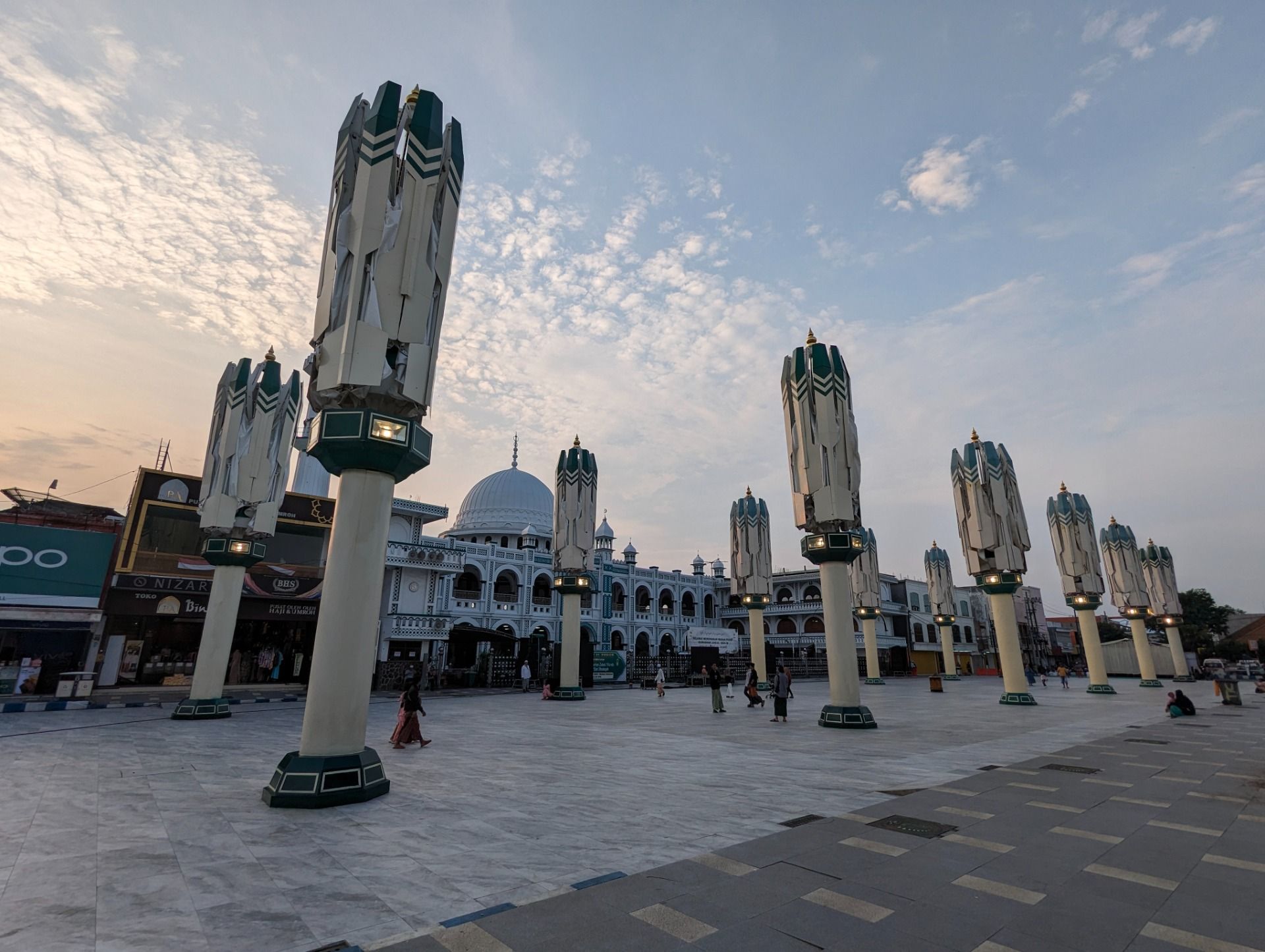 Spending an Afternoon at Al Anwar Mosque, Pasuruan City Square