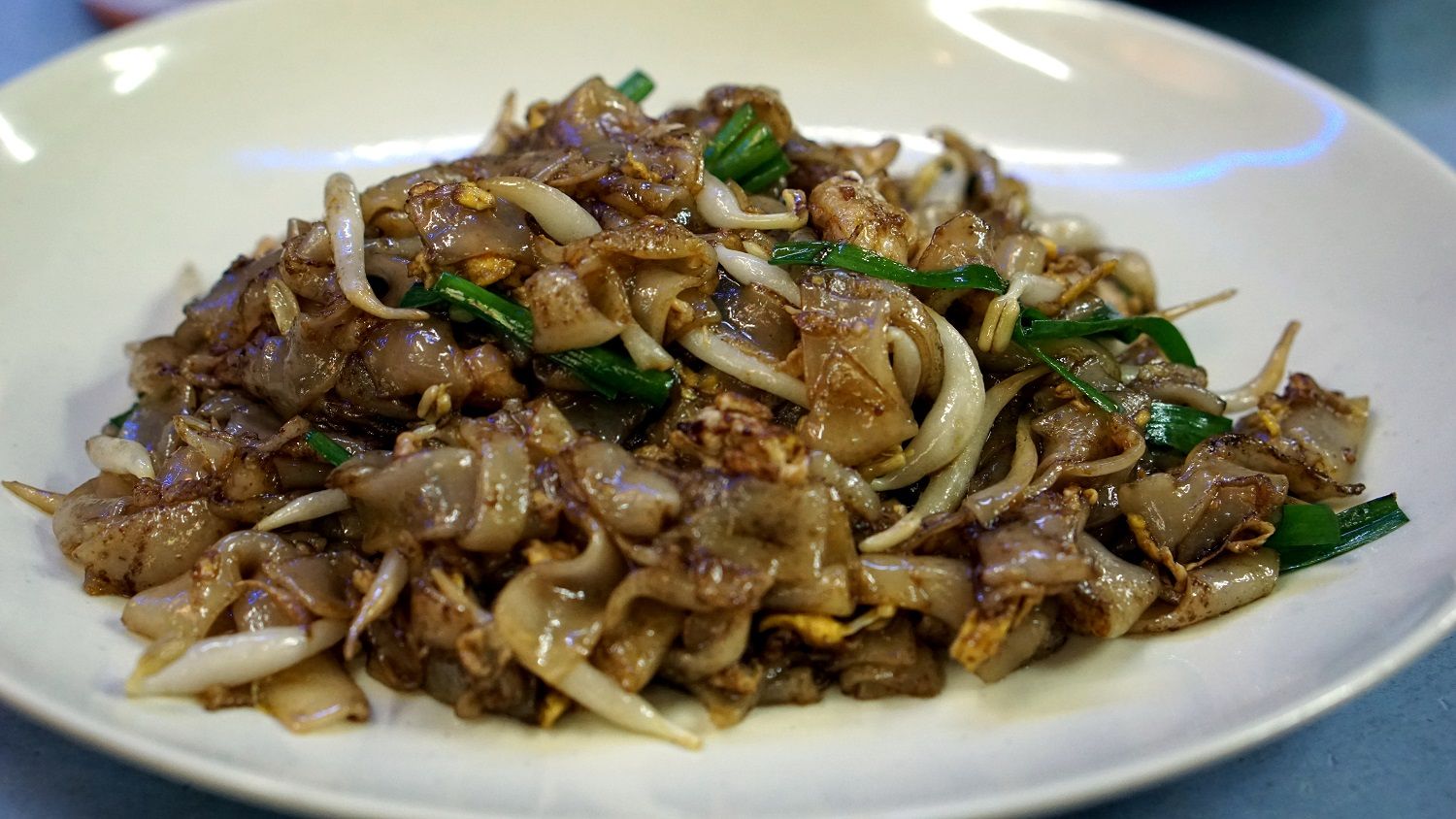 Char Koay Teow - flat noodles fried in extra hot fire (the secret to great fried noodles or rice, they say...) with beansprouts (there it is again... Ipoh loves its beansprouts!) chives, lots of garlic, chili, egg, and cockles, shrimp, chicken or pork is optional.