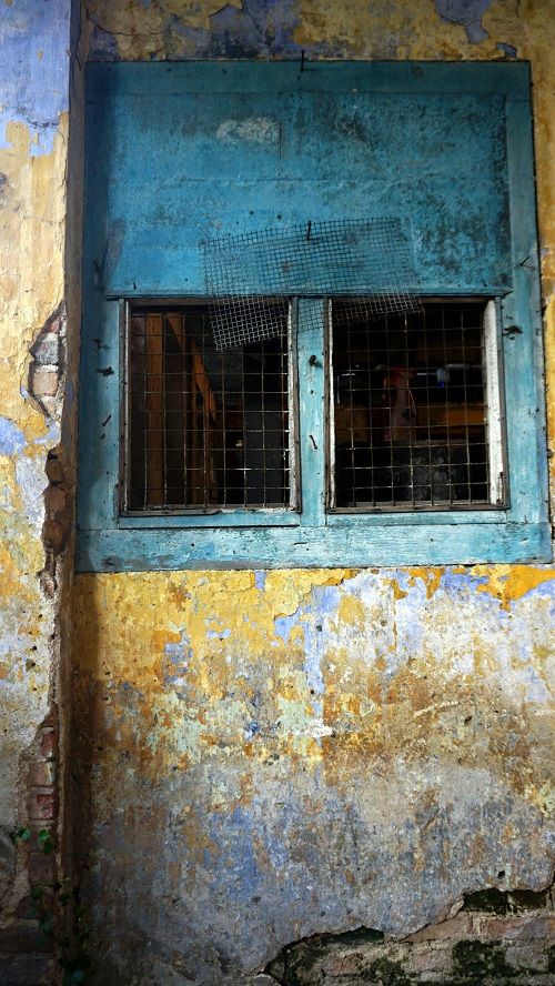 One of my favourite corners... somehow the yellow and blue caught my eye
