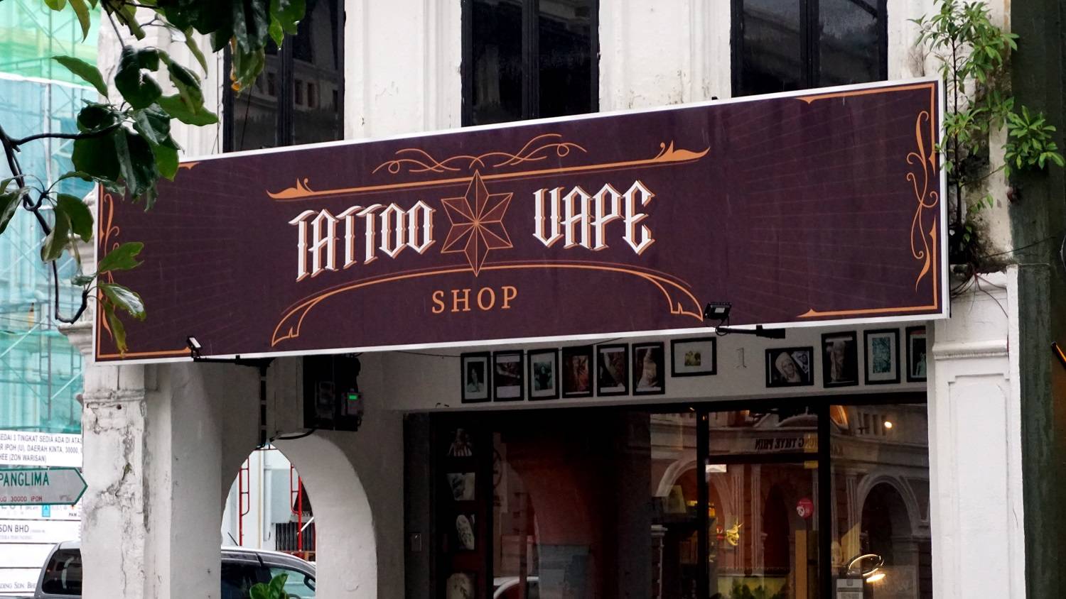 An ’in’ thing... Vape shops! Right across the Parisian diner