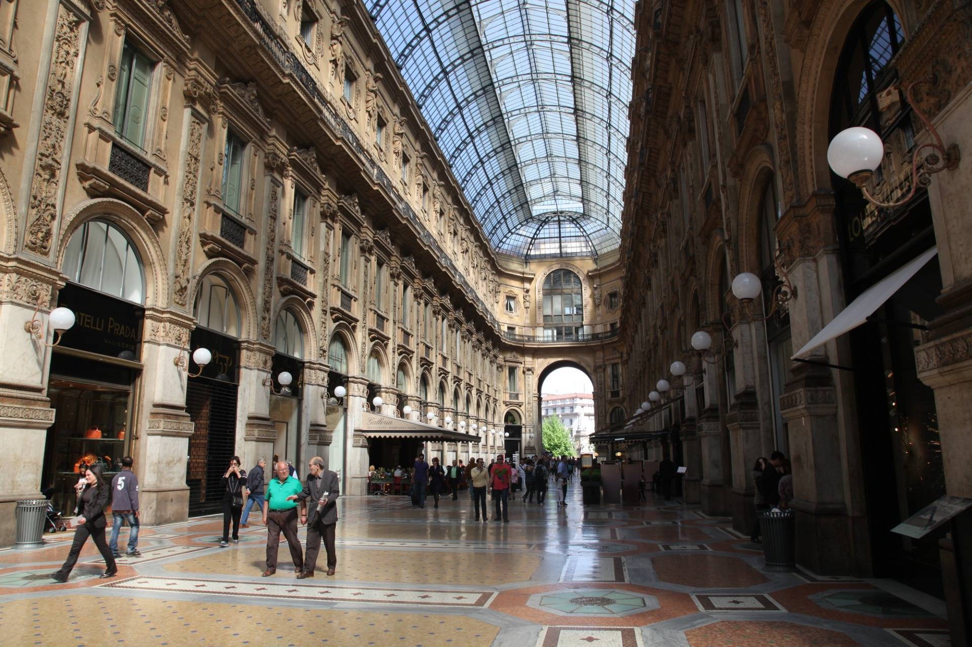 The indoor shopping gallery ofVitorio Emanuel II