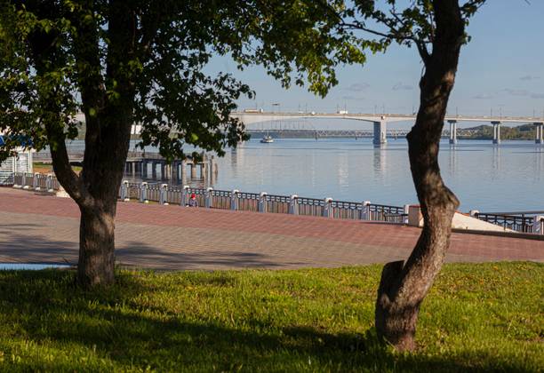 Walk along the embankment of the Volga River