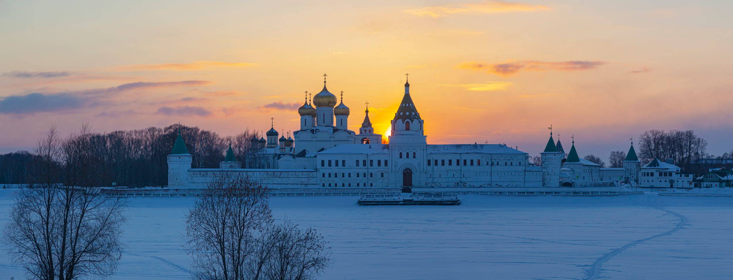 Ipatiev Monastery at sunset
