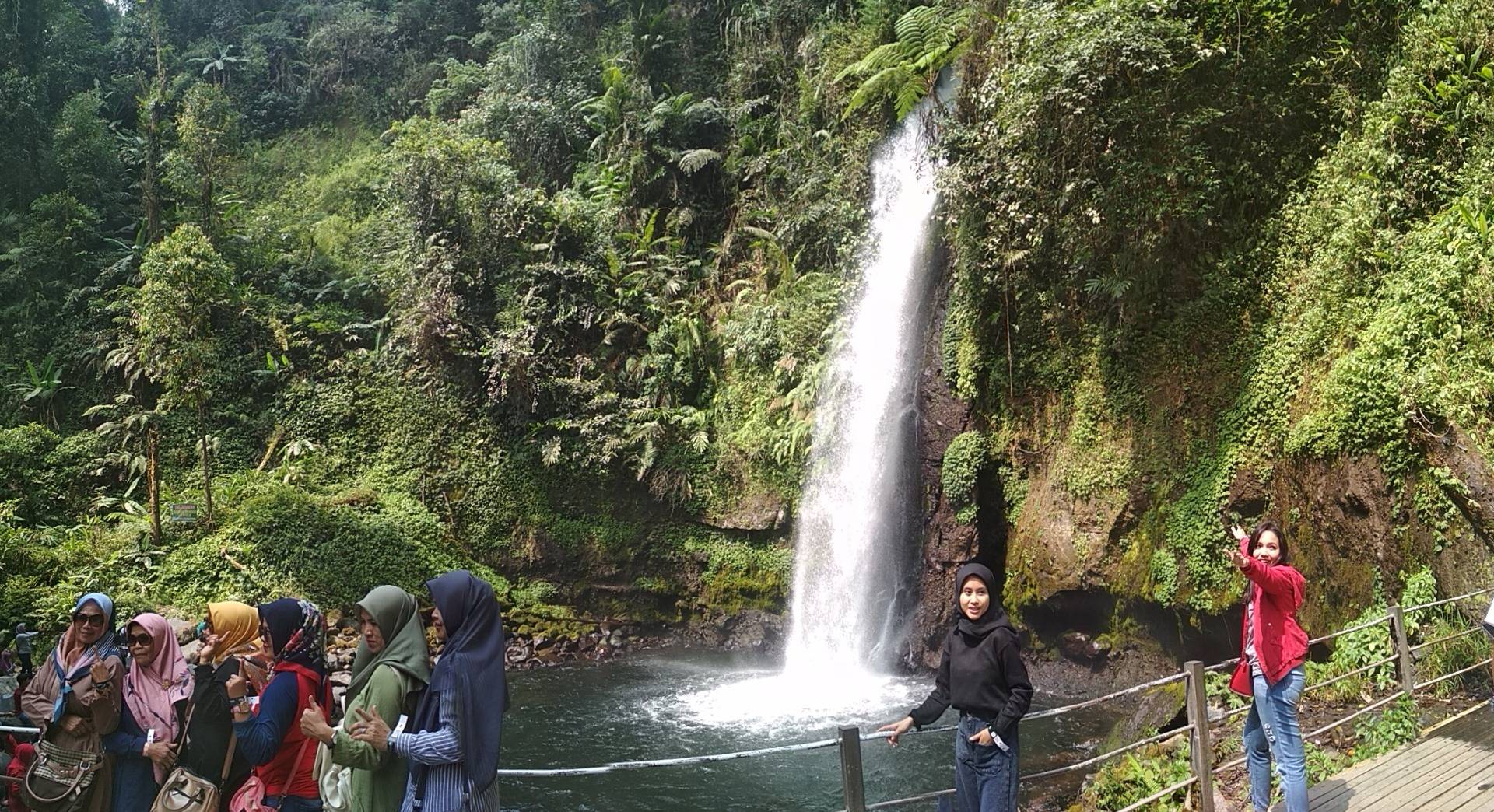 Waterfalls situ Gunung (curug Sawer) 