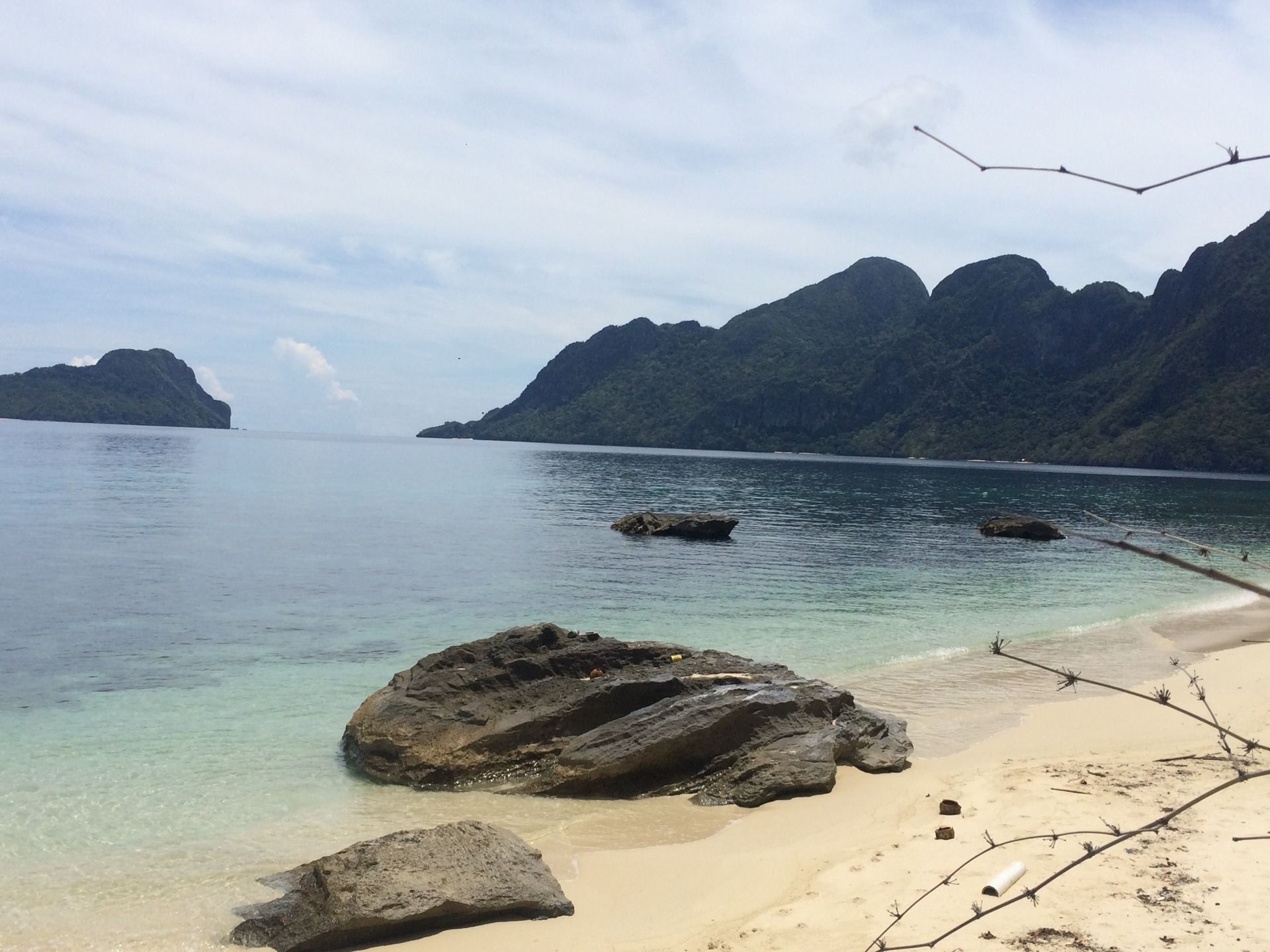 Kayak exploring El Nido - the best way to immerse in nature's haughty beauty
