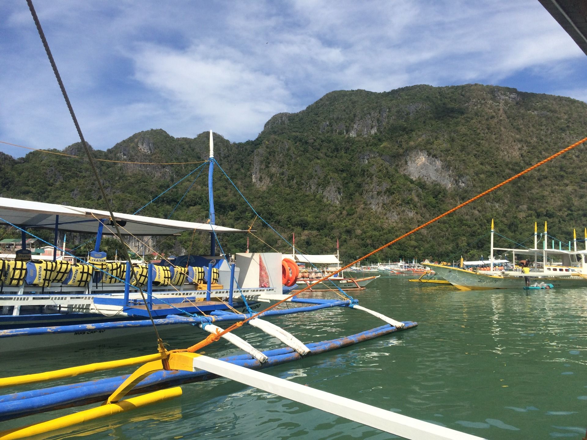 Back in port we thro out the hook and make our way to shore.