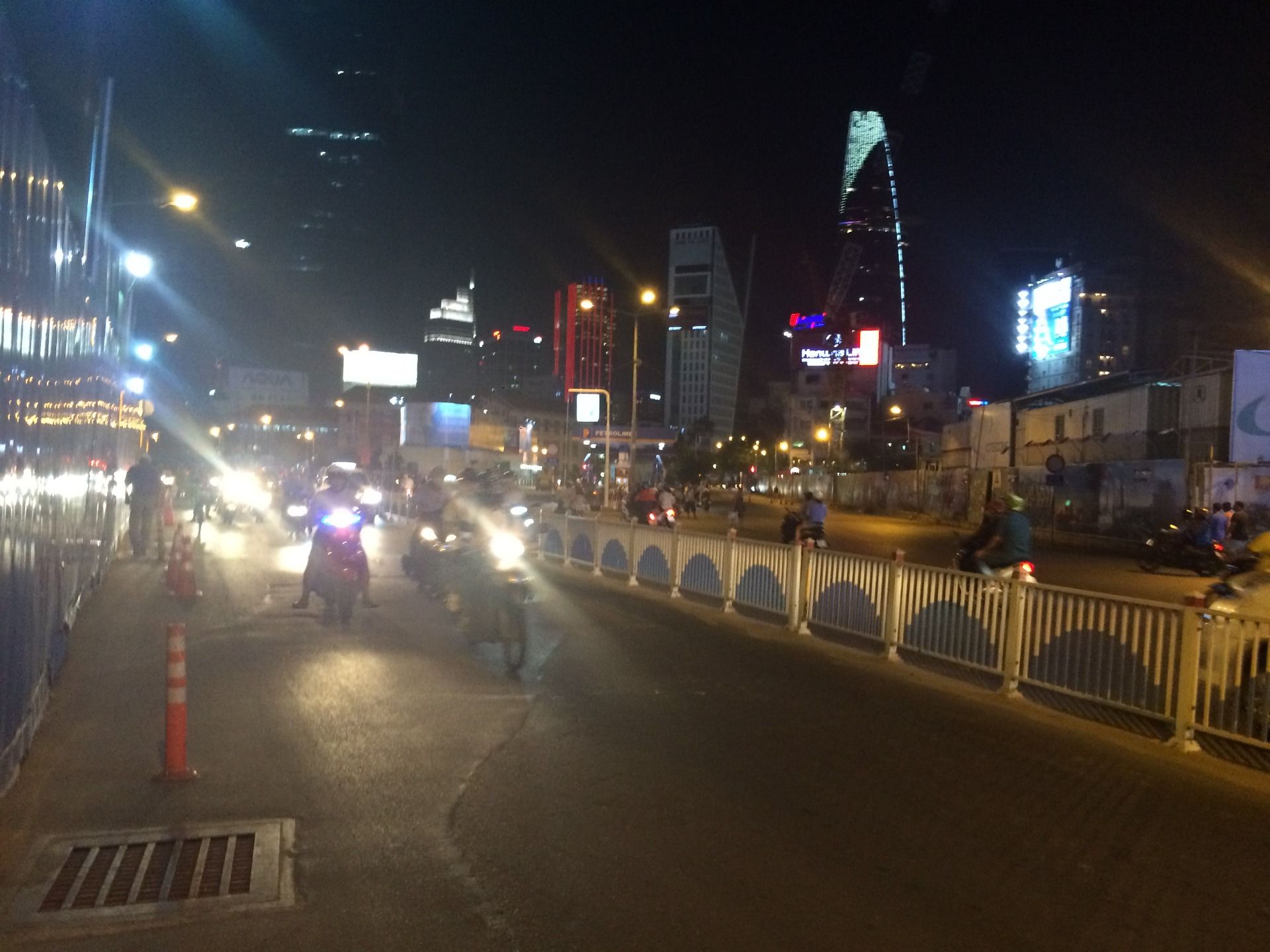 Wandering Ho Chi Minh City, night in Saigon