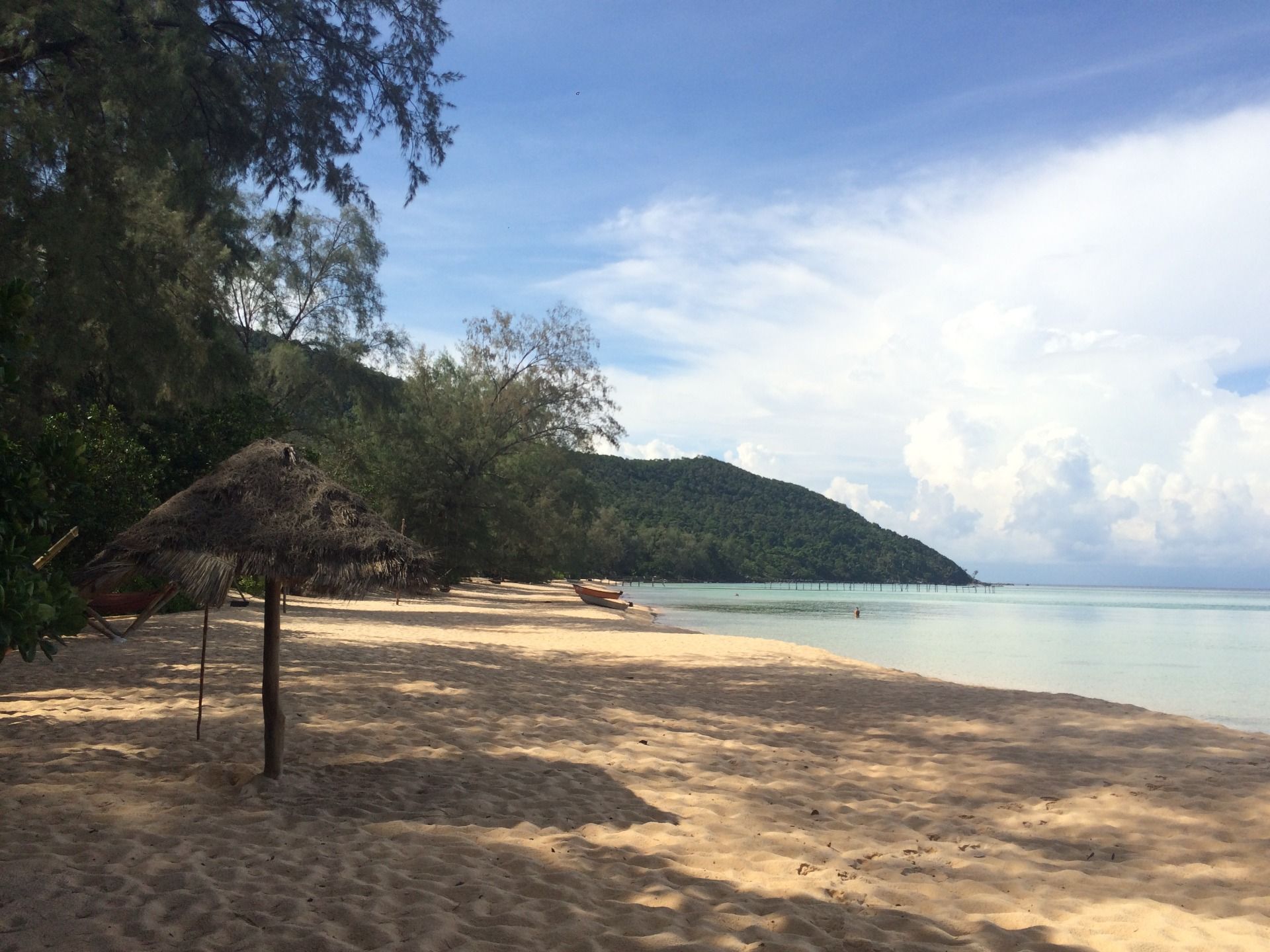 Towards the south stretch of the beach.