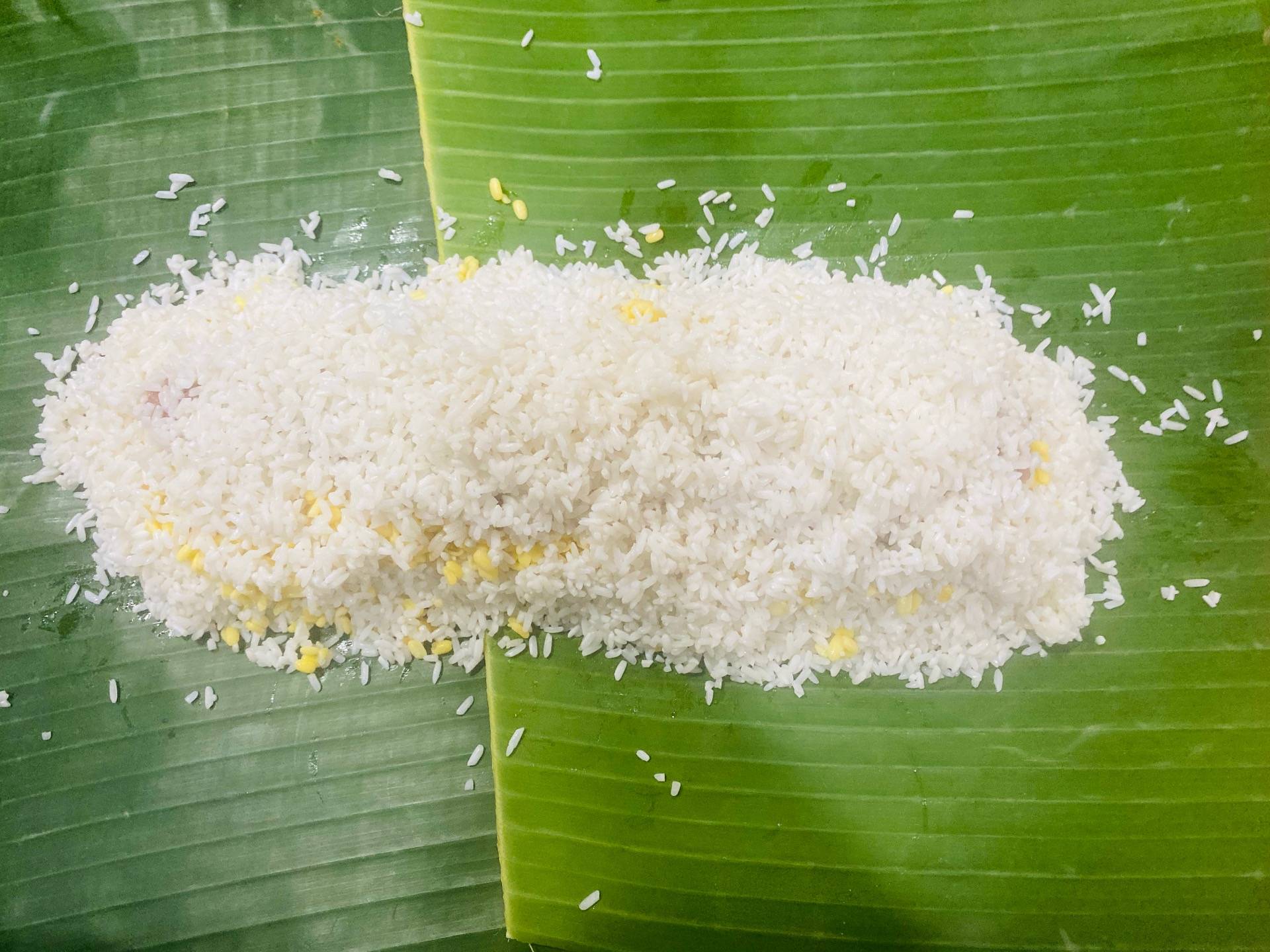 Cover everything in white rice. 