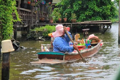 Miasto nad rzeką Menam [PL] / A city on the Chao Phraya River [ENG]