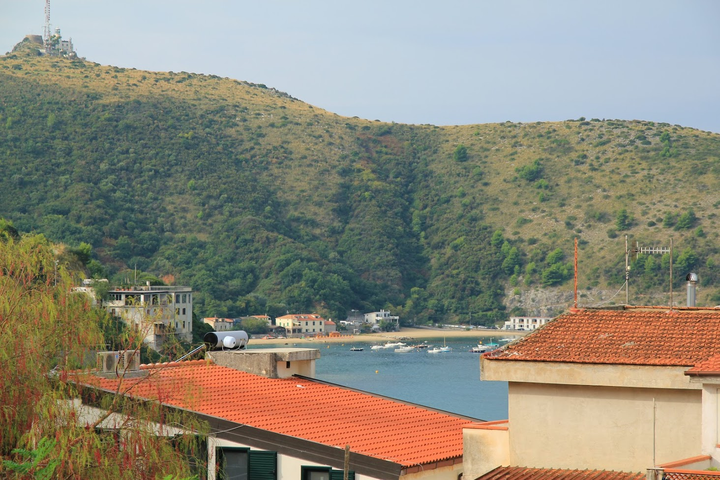 Widok z naszej kwatery w Palinuro | View from our accommodation in Palinuro