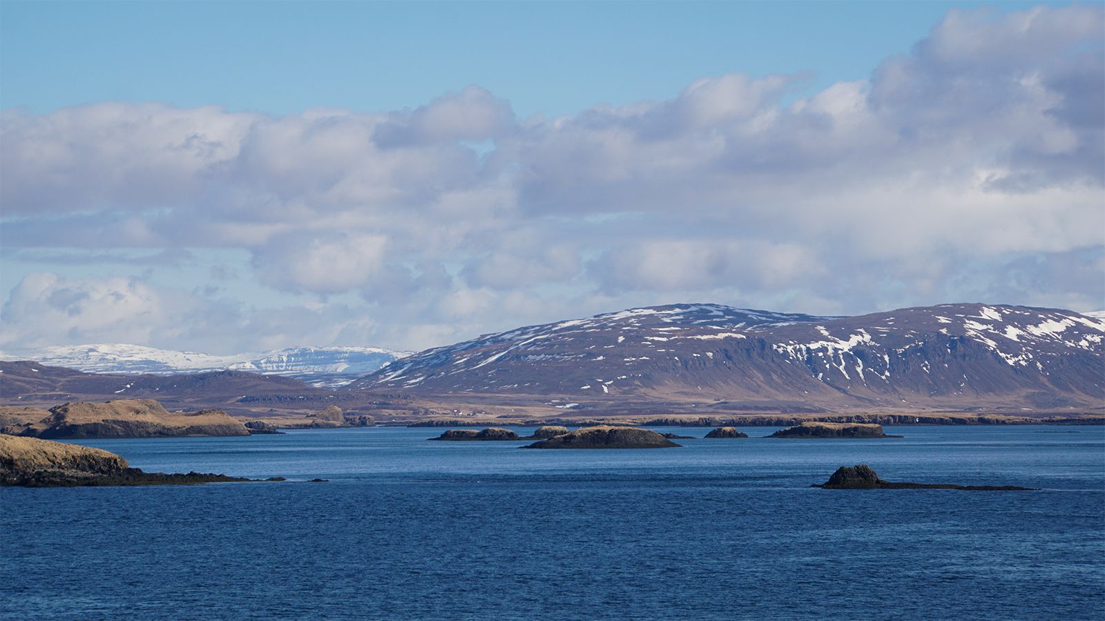 Cracked earth - driving to Stykkishólmur