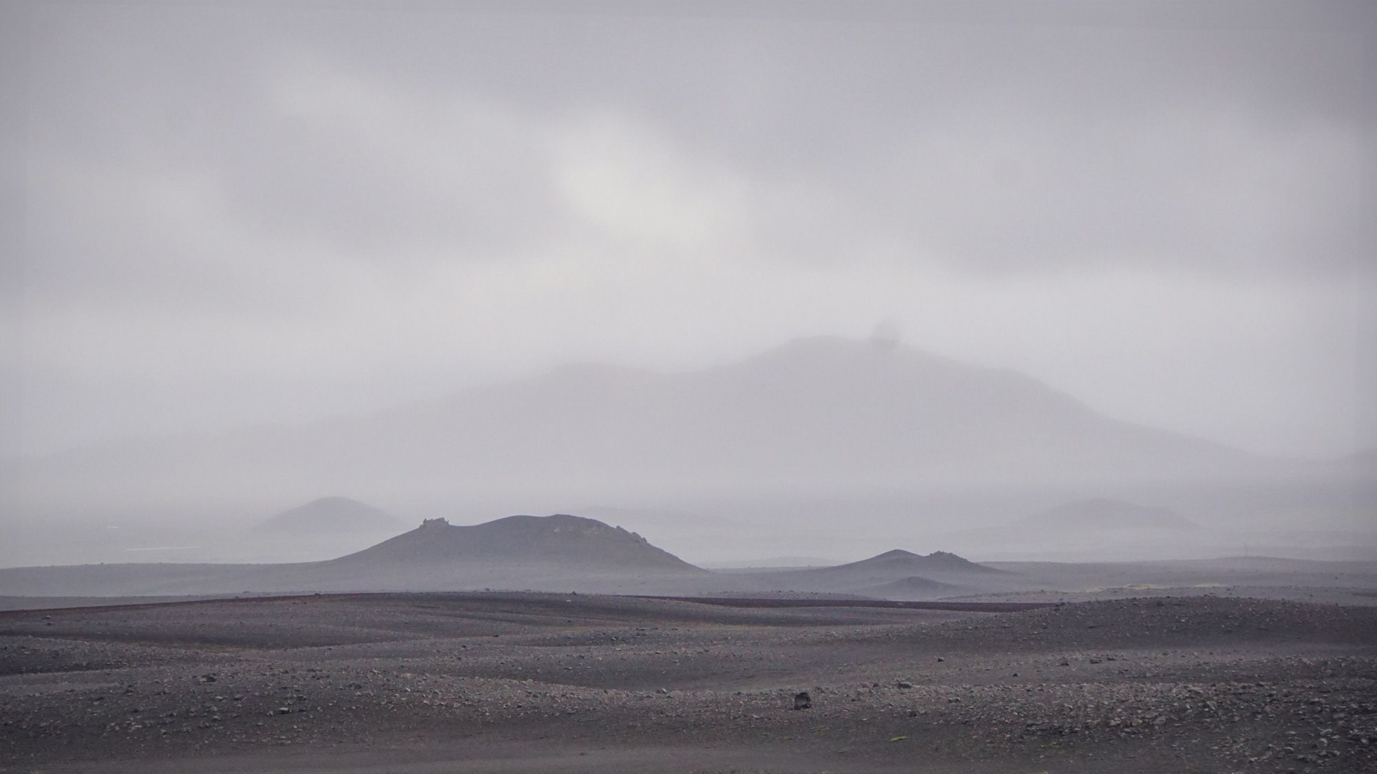 The road to Mývatn: through rain and wilderness