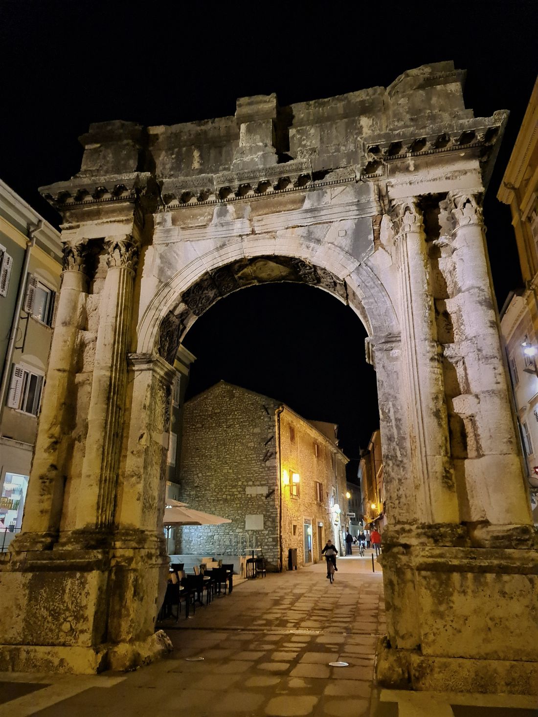 Arch of Sergii - 30 BC