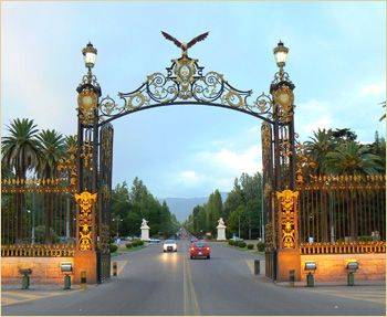 The beautiful gates of the park (https://pin.it/6gXh6gp)