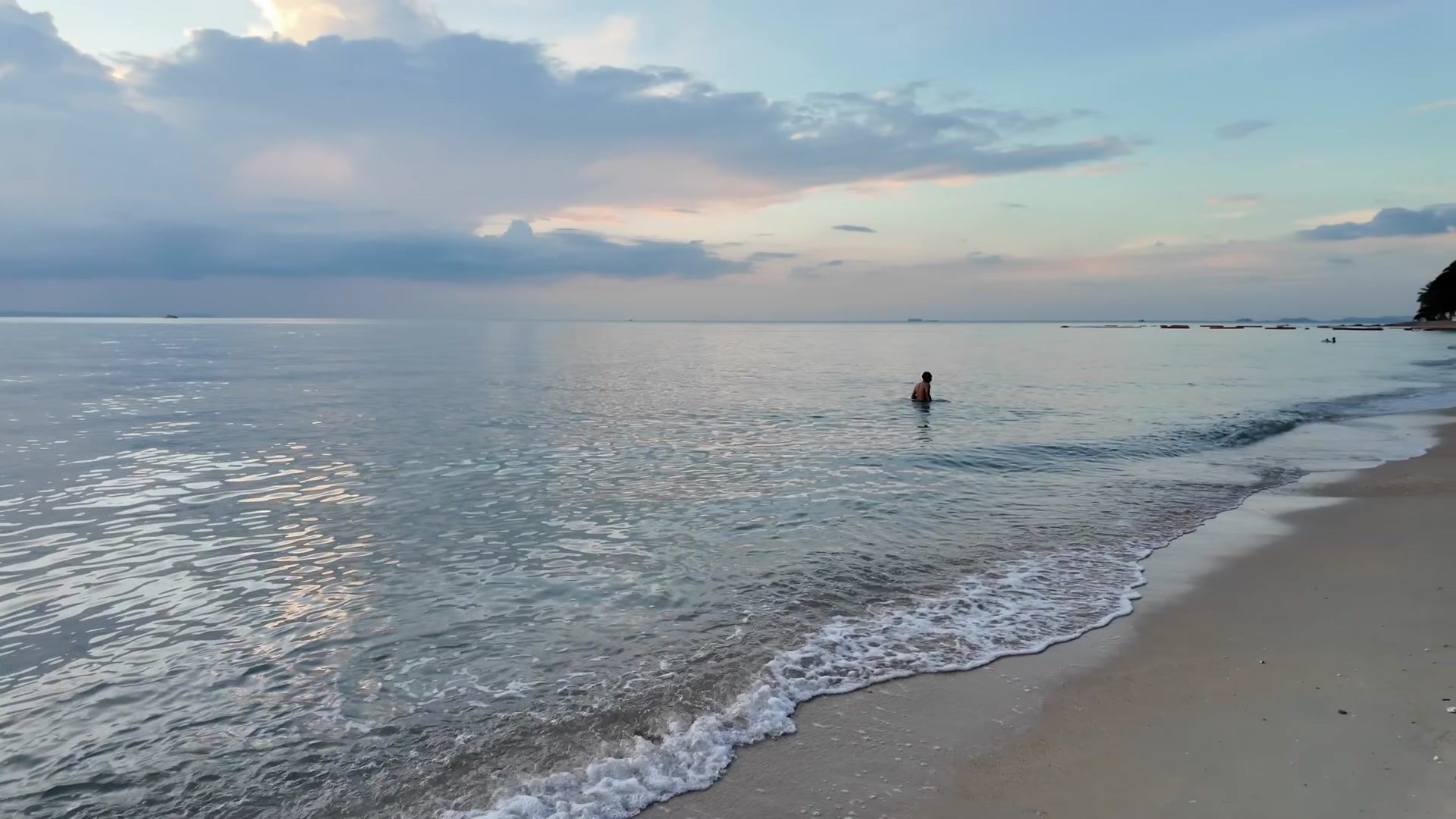 Wongamat Beach, Night Market and Local Delicacies