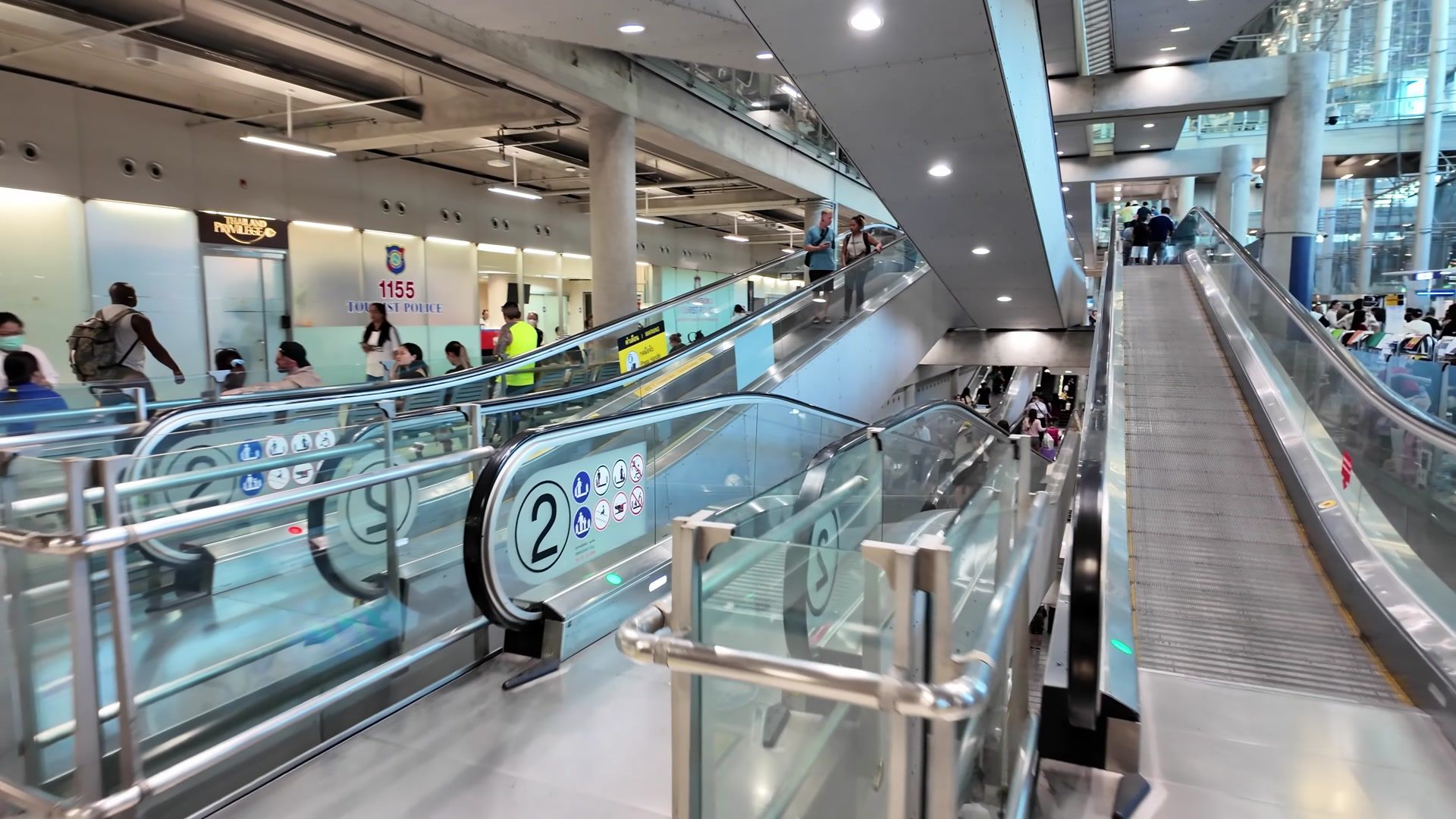 Suvarnabhumi Airport - Currency Exchange, SIM Cards, Food and Transportation