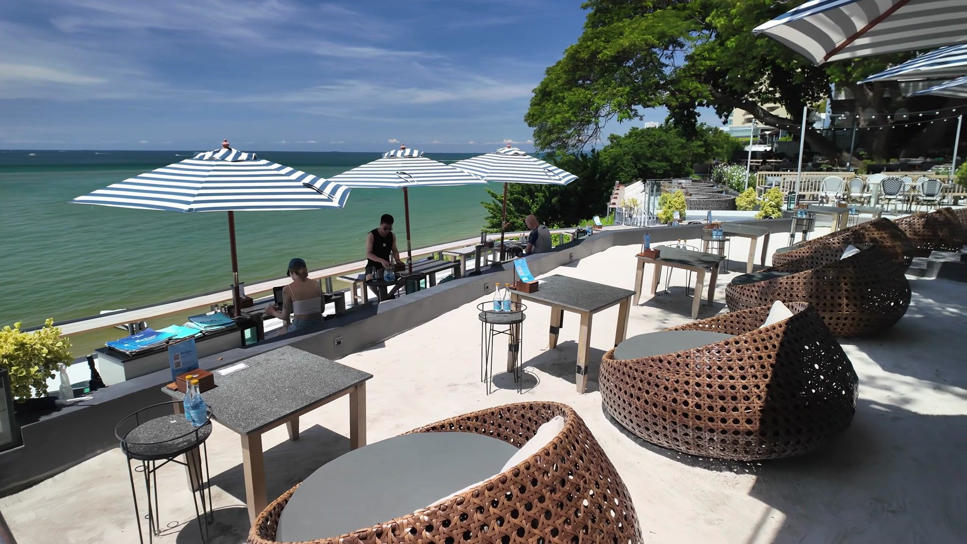 At the Foot of Pratumnak Hill: Discovering Cosy Beach 