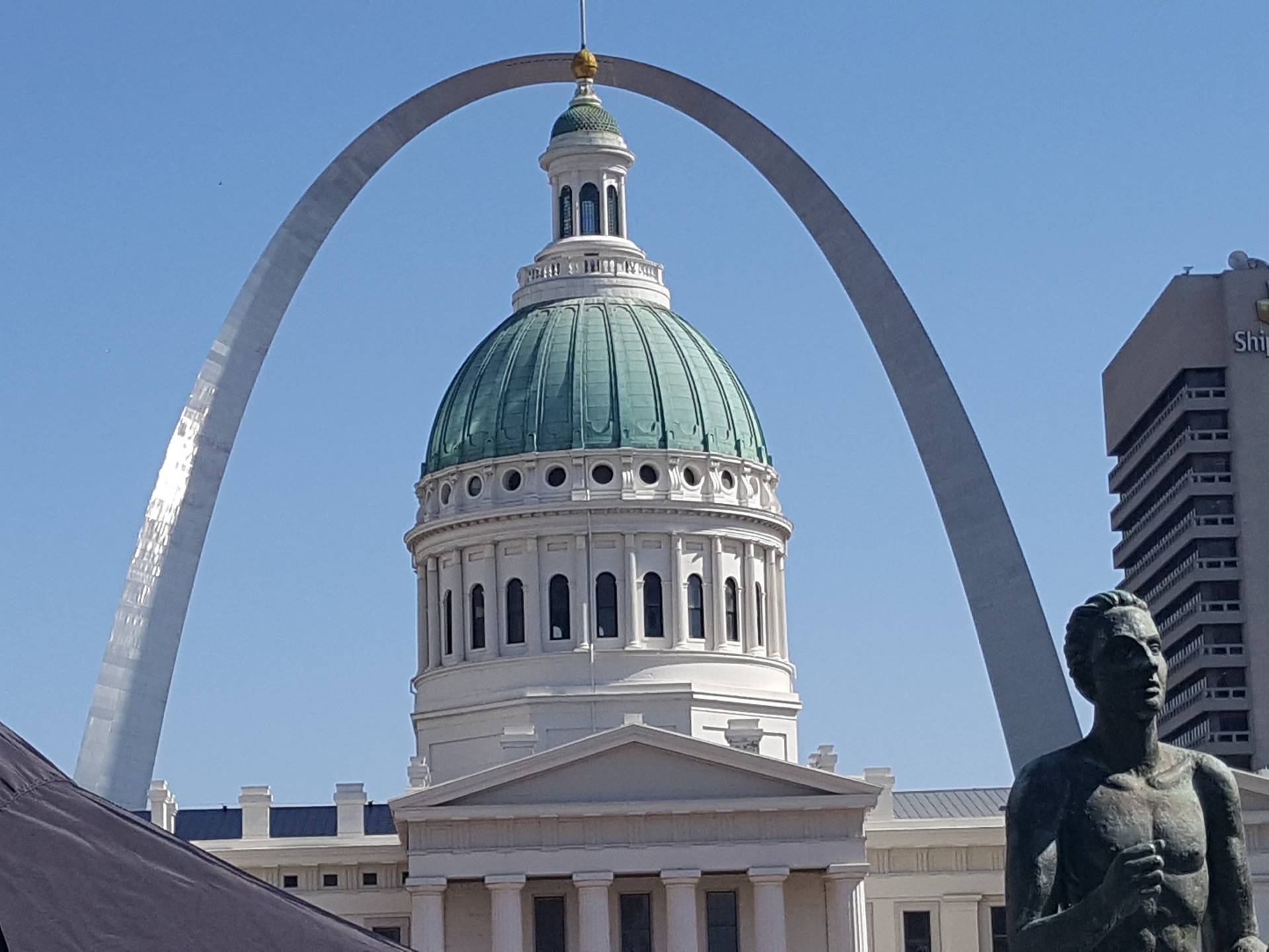 Gateway Arch and the Old Courthouse