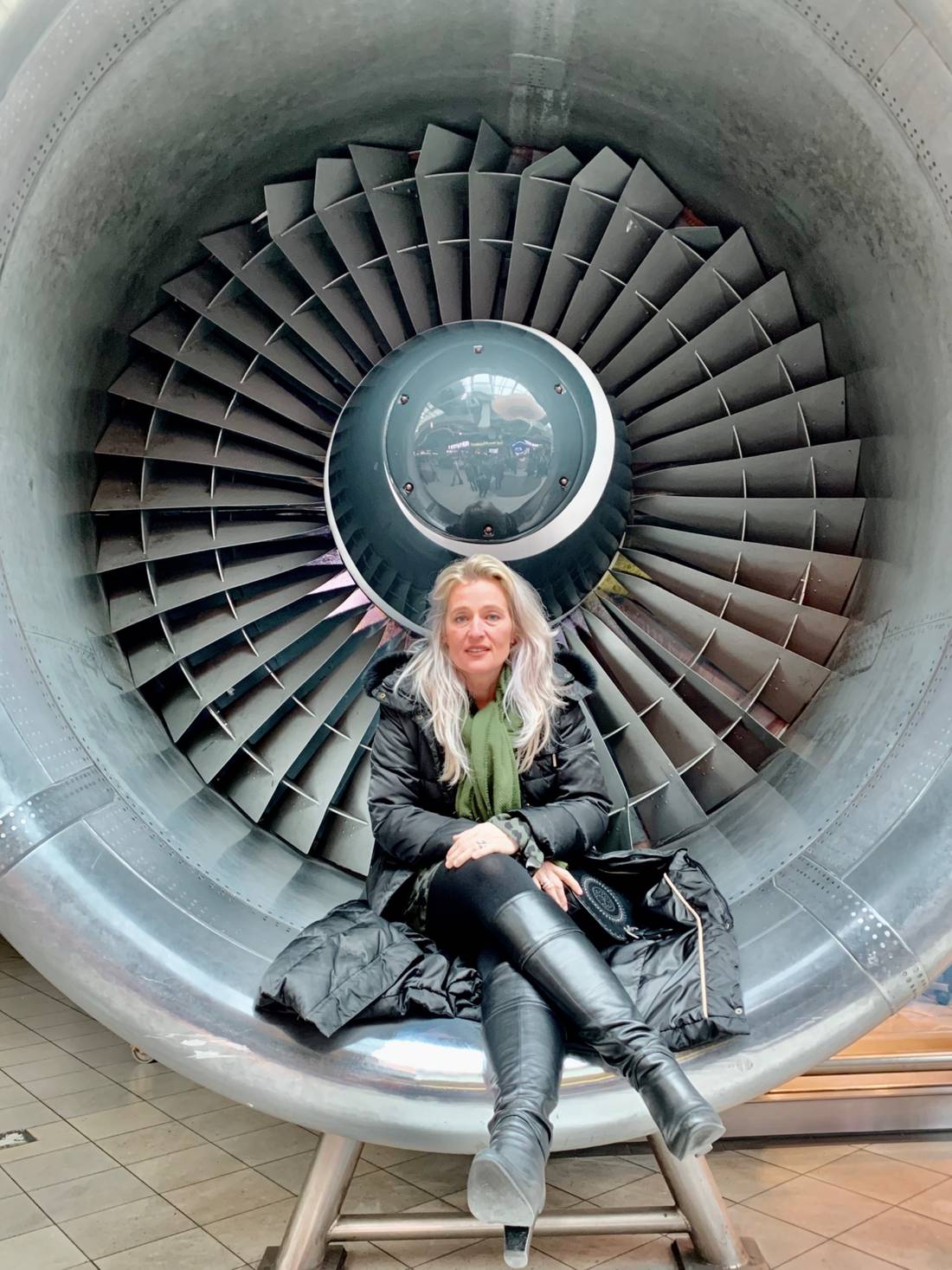 I still fit in a motor of a 717, and see above my head is a swirl, and that was to see if the motor is working.