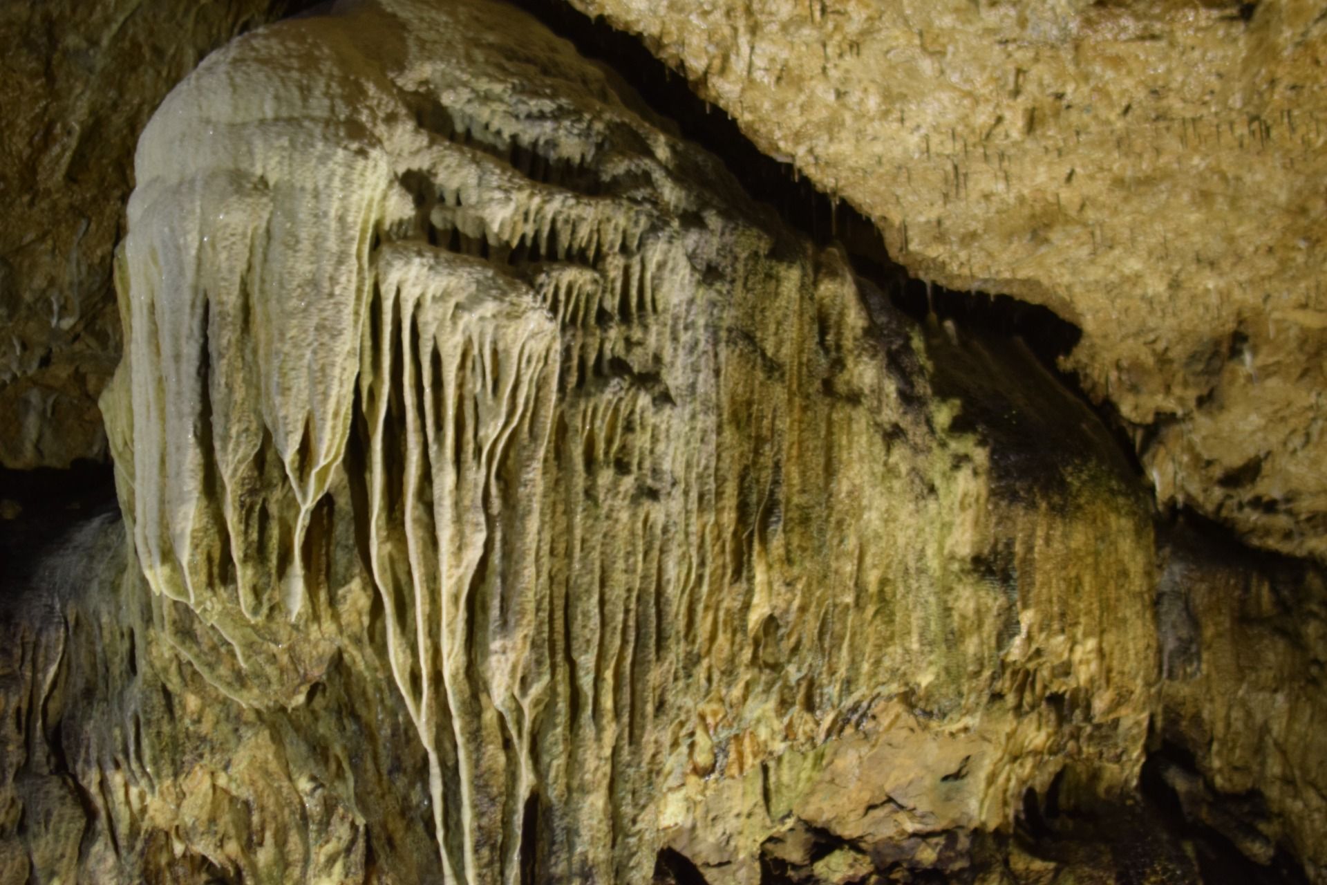 Massive calcite formation!
