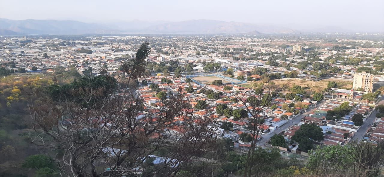Mi pequeña ciudad al amanecer / My little city at dawn