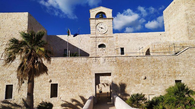 The Federician castle of Trani - Il castello Federiciano di Trani [ENG - ITA]