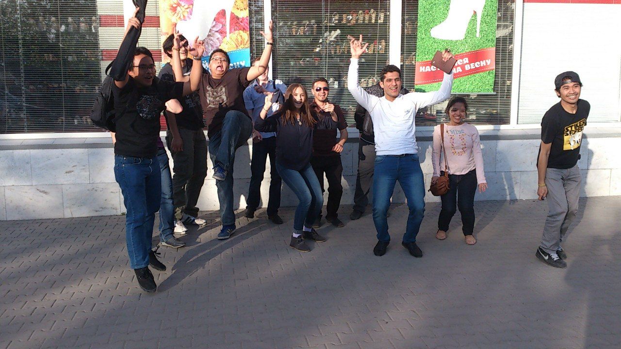 So, I continue my picture story and after I started to live here, I found foreigners who liked to practice English together. 