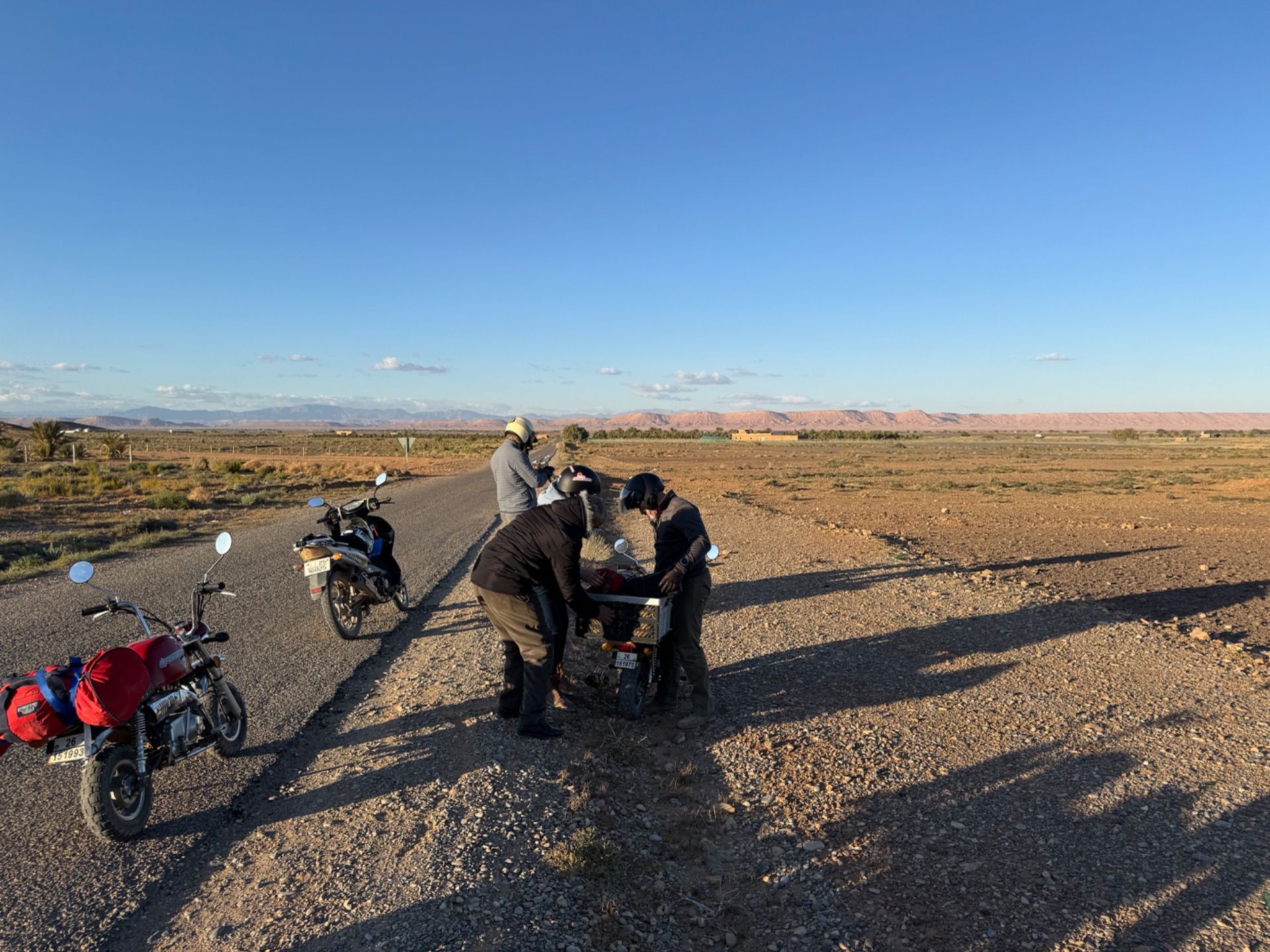 A Moroccan stopping to help. (Note the real bike parked ahead of mine.)