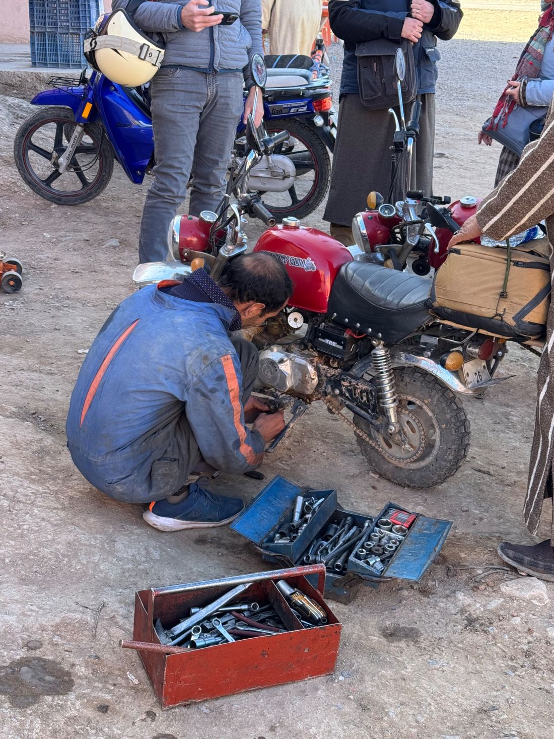 Mechanic sorting out the oil leak (and anything else)